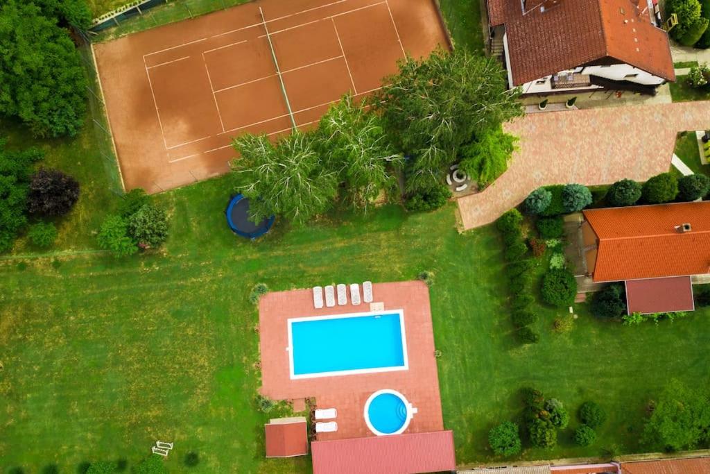 Tennis House with Balcony view 4