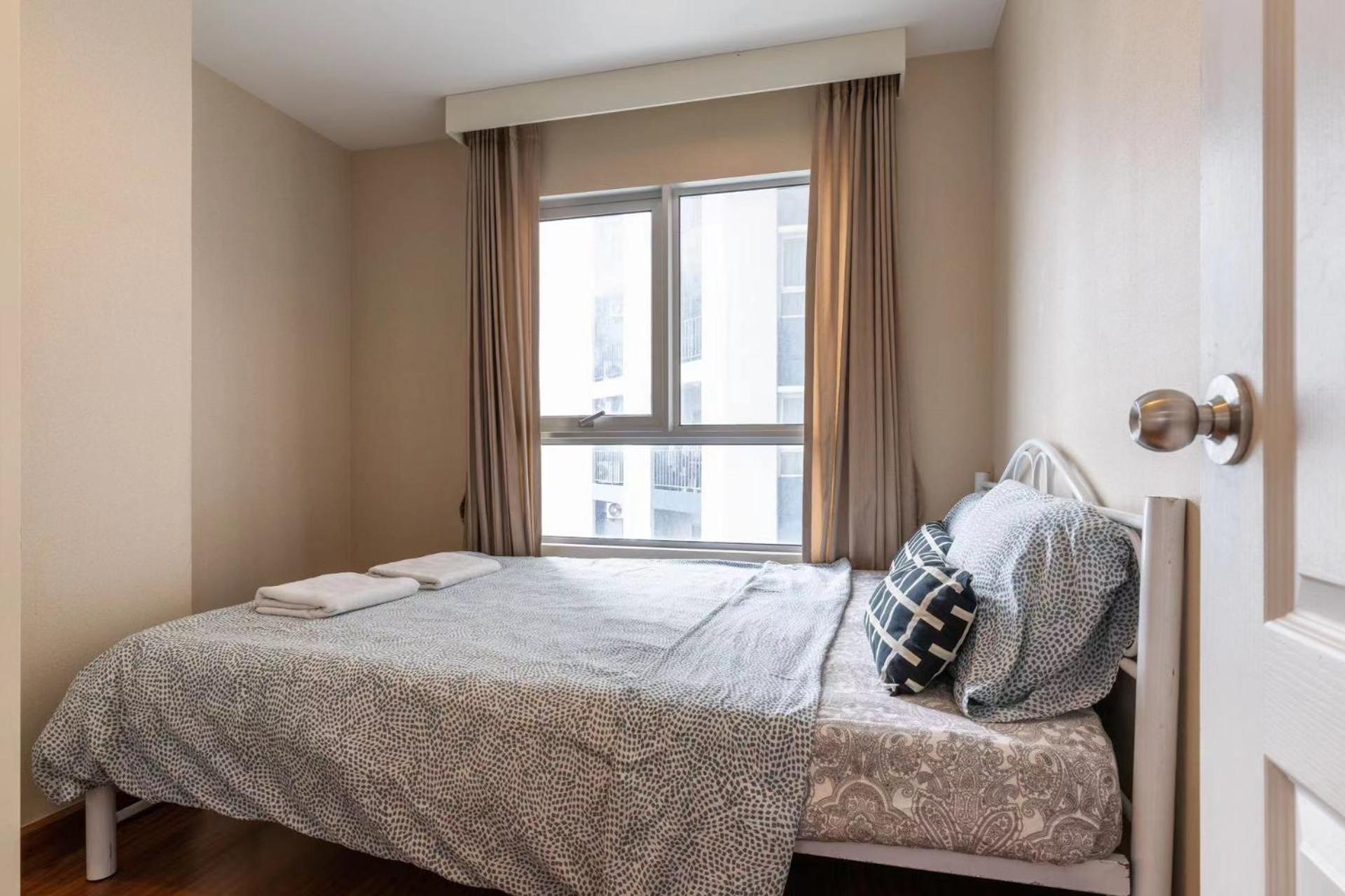 MRT rame9 Jodd Fairs night market, walk for a few minutes, two bedrooms and two bathrooms