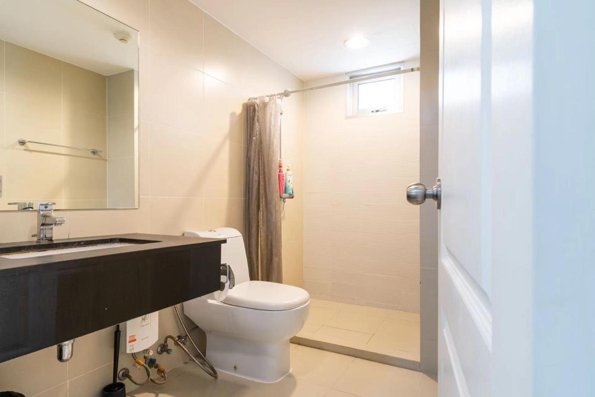 MRT rame9 Jodd Fairs night market, walk for a few minutes, two bedrooms and two bathrooms