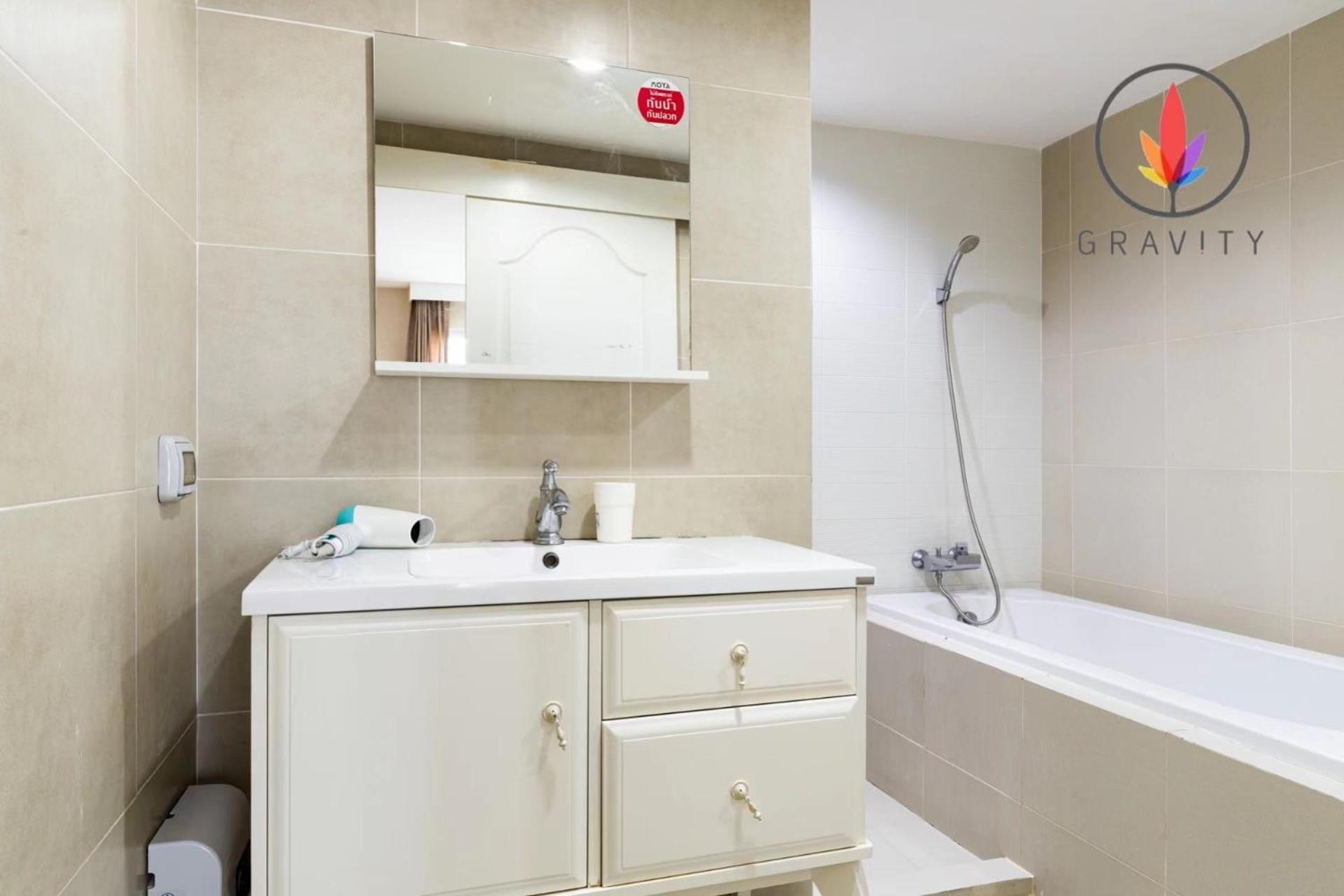 MRT rame9 Jodd Fairs night market, walk for a few minutes, two bedrooms and two bathrooms