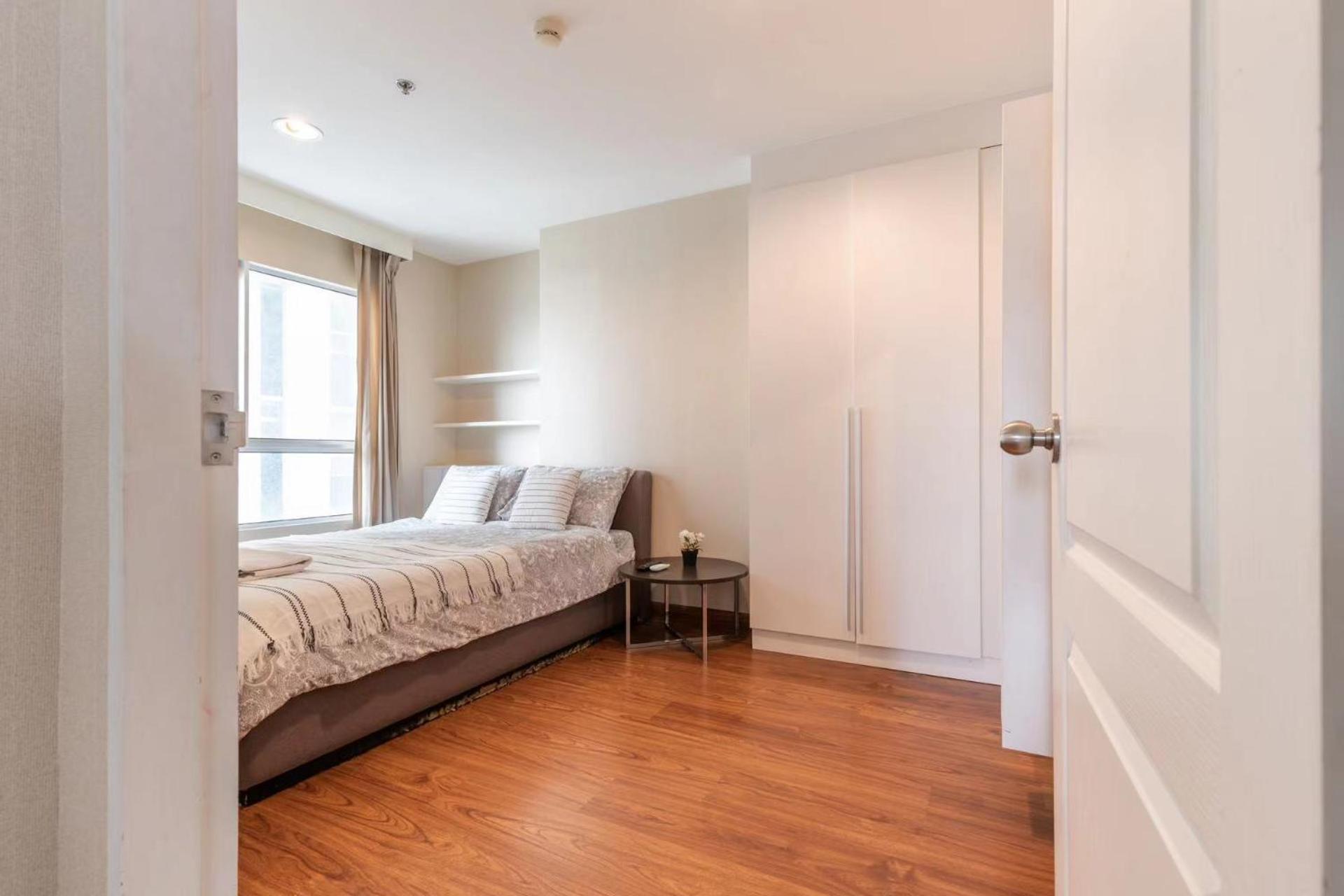 MRT rame9 Jodd Fairs night market, walk for a few minutes, two bedrooms and two bathrooms