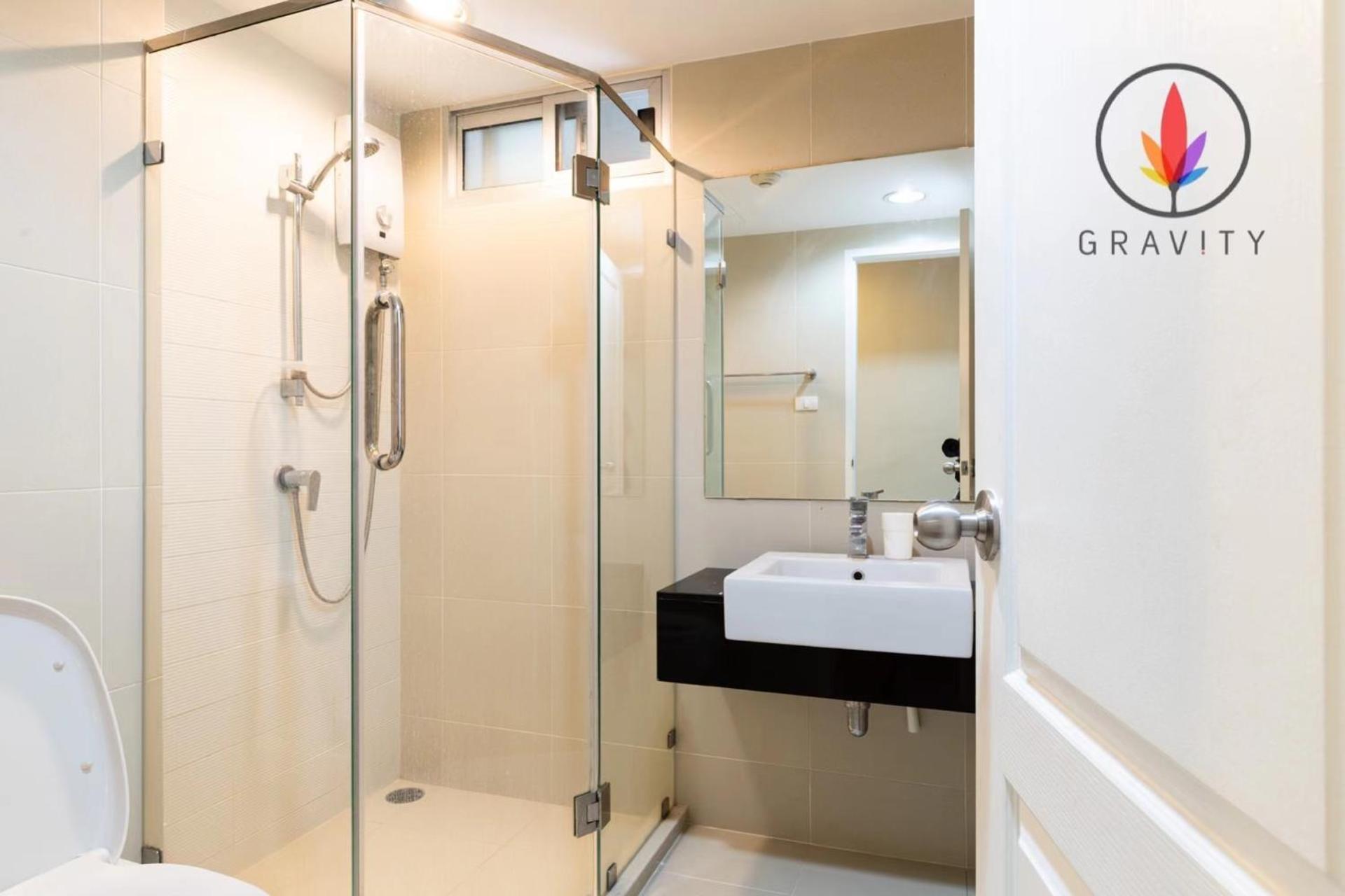 MRT rame9 Jodd Fairs night market, walk for a few minutes, two bedrooms and two bathrooms