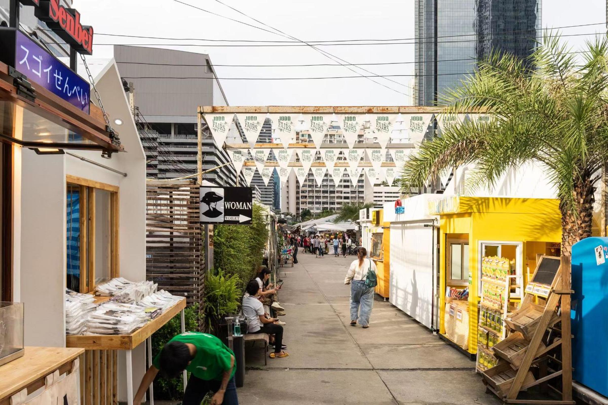 MRT rame9 Jodd Fairs night market, walk for a few minutes, two bedrooms and two bathrooms