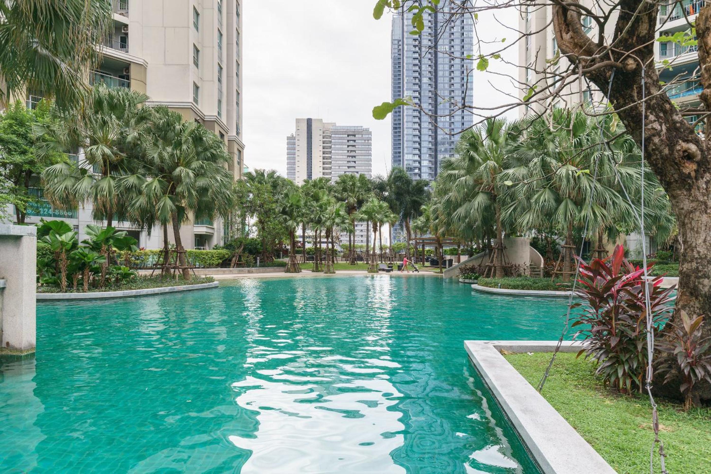 MRT rame9 Jodd Fairs night market, walk for a few minutes, two bedrooms and two bathrooms