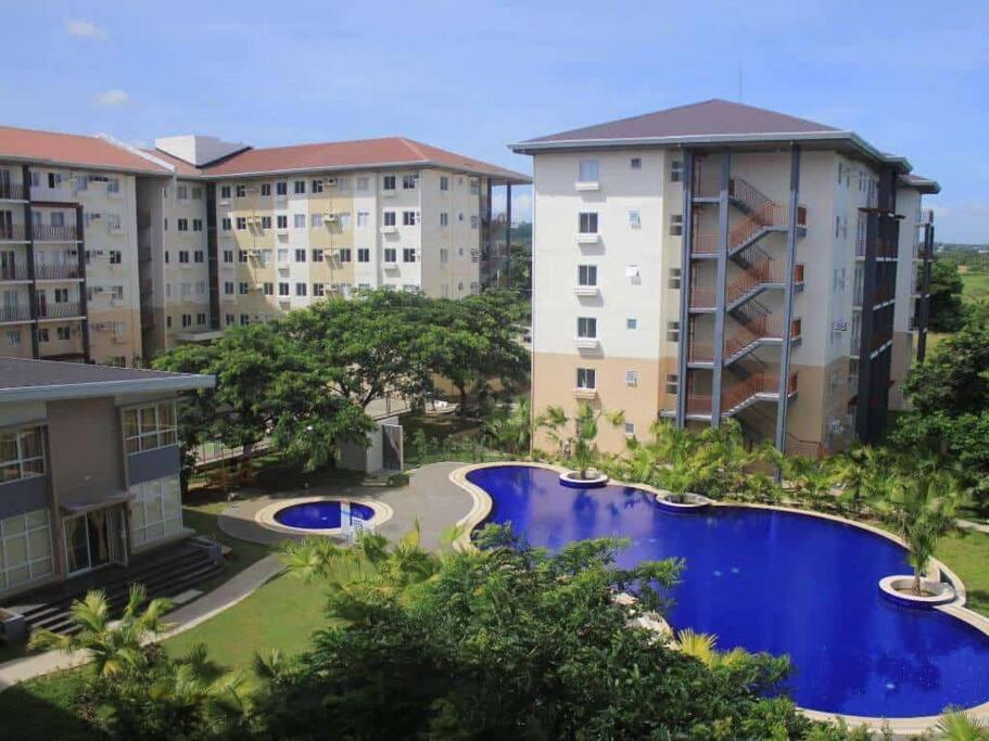 Serenity in Style - Stylish Cozy Stay with Pool & WiFi in Nuvali