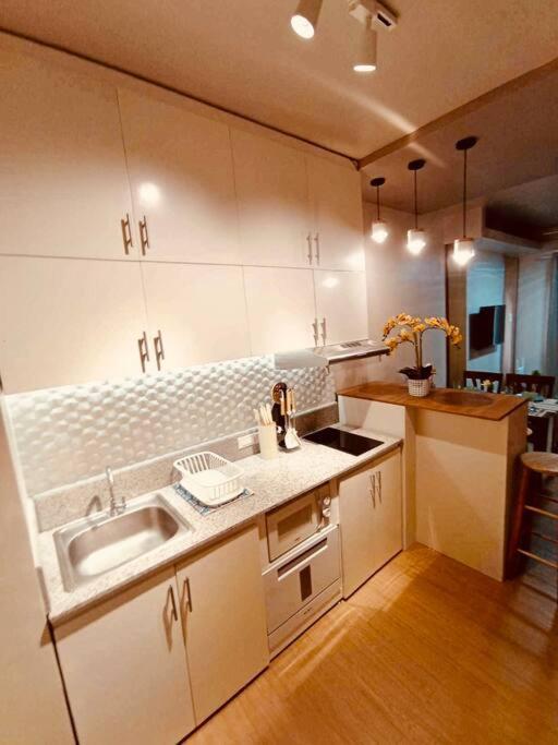 Serenity in Style - Stylish Cozy Stay with Pool & WiFi in Nuvali