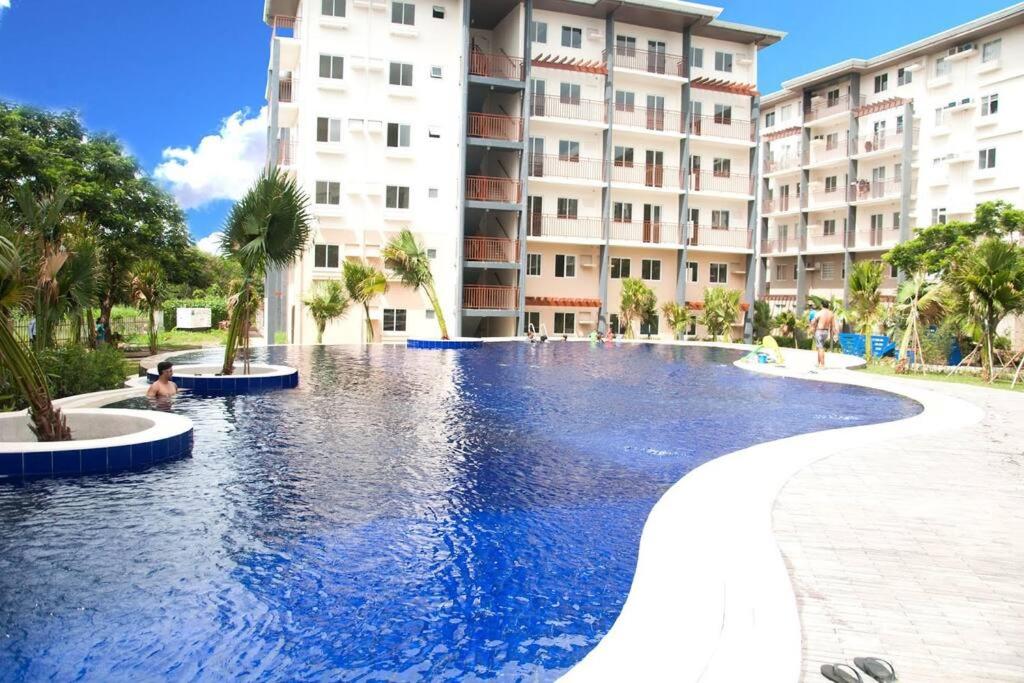 Serenity in Style - Stylish Cozy Stay with Pool & WiFi in Nuvali