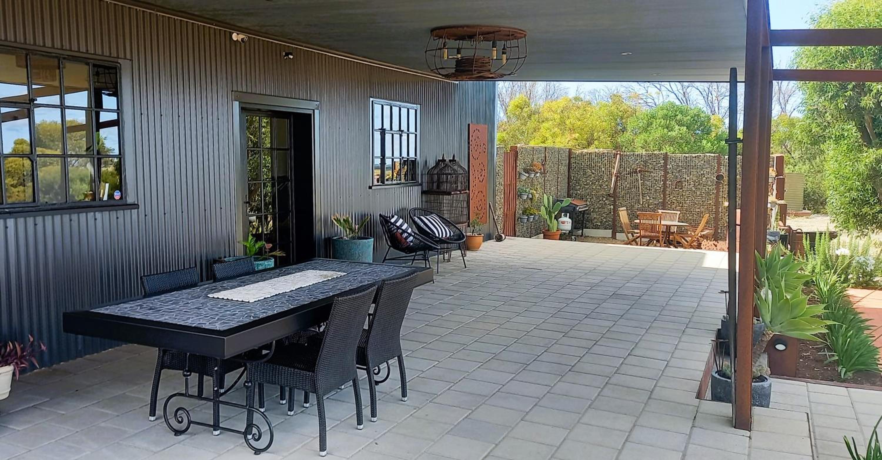 The Rusty Kangaroo - Premium Ocean-View Couples Getaway