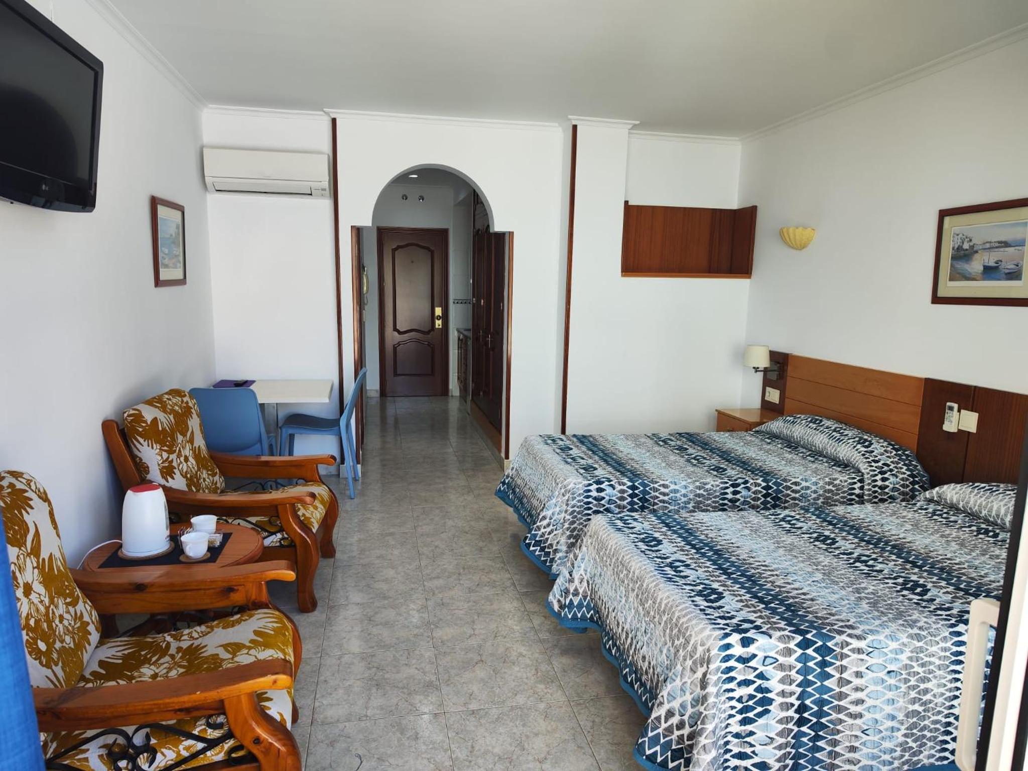 Apartamentos Leonor Carihuela