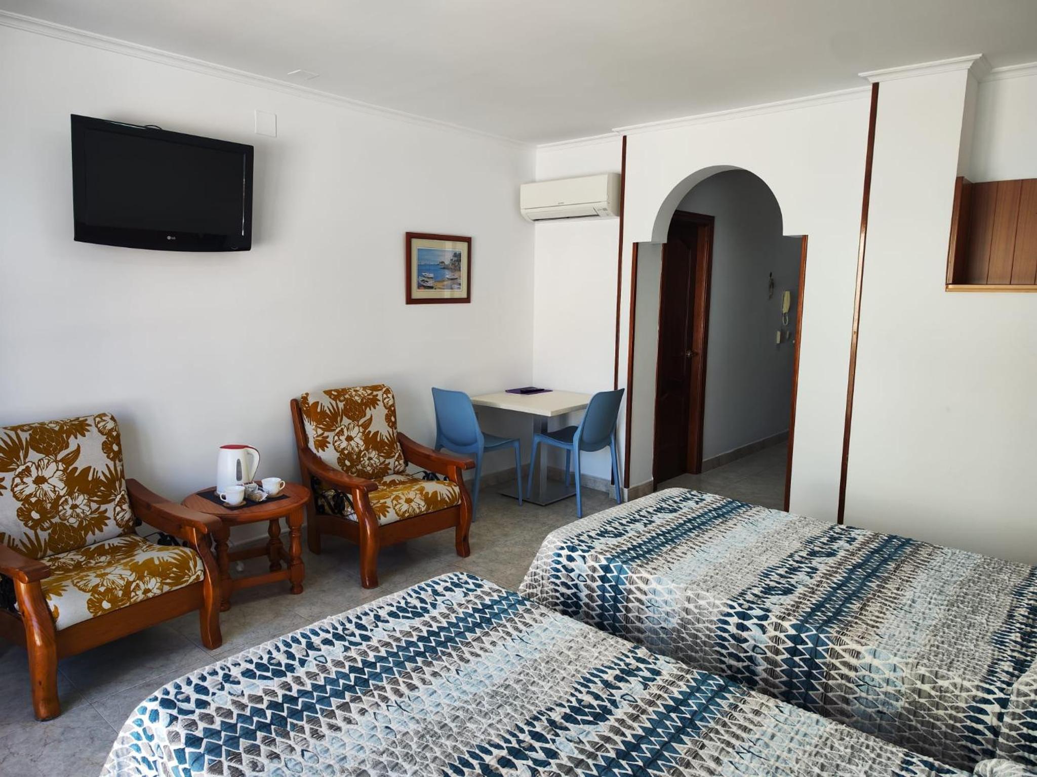 Apartamentos Leonor Carihuela