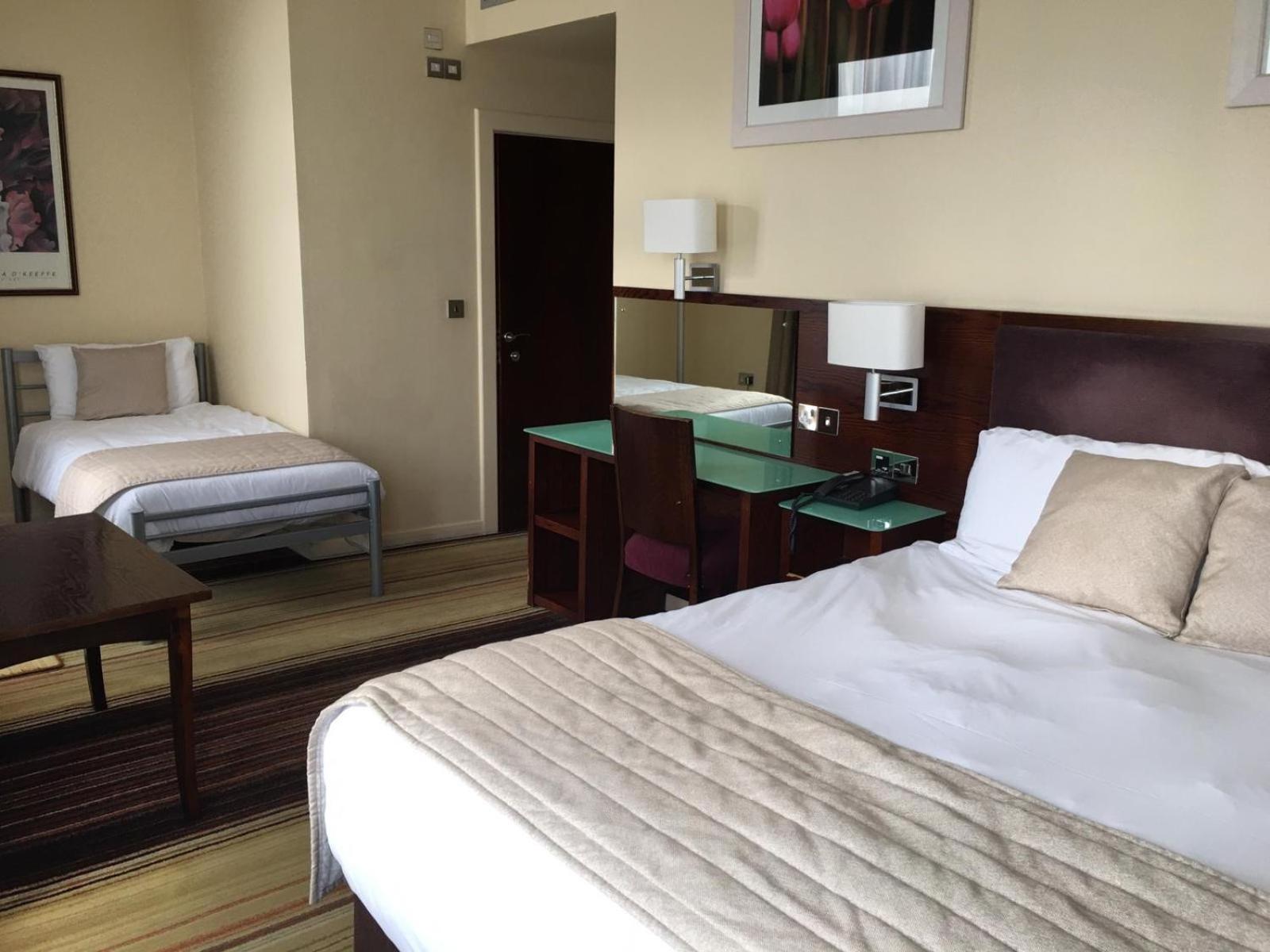 Prom Hotel