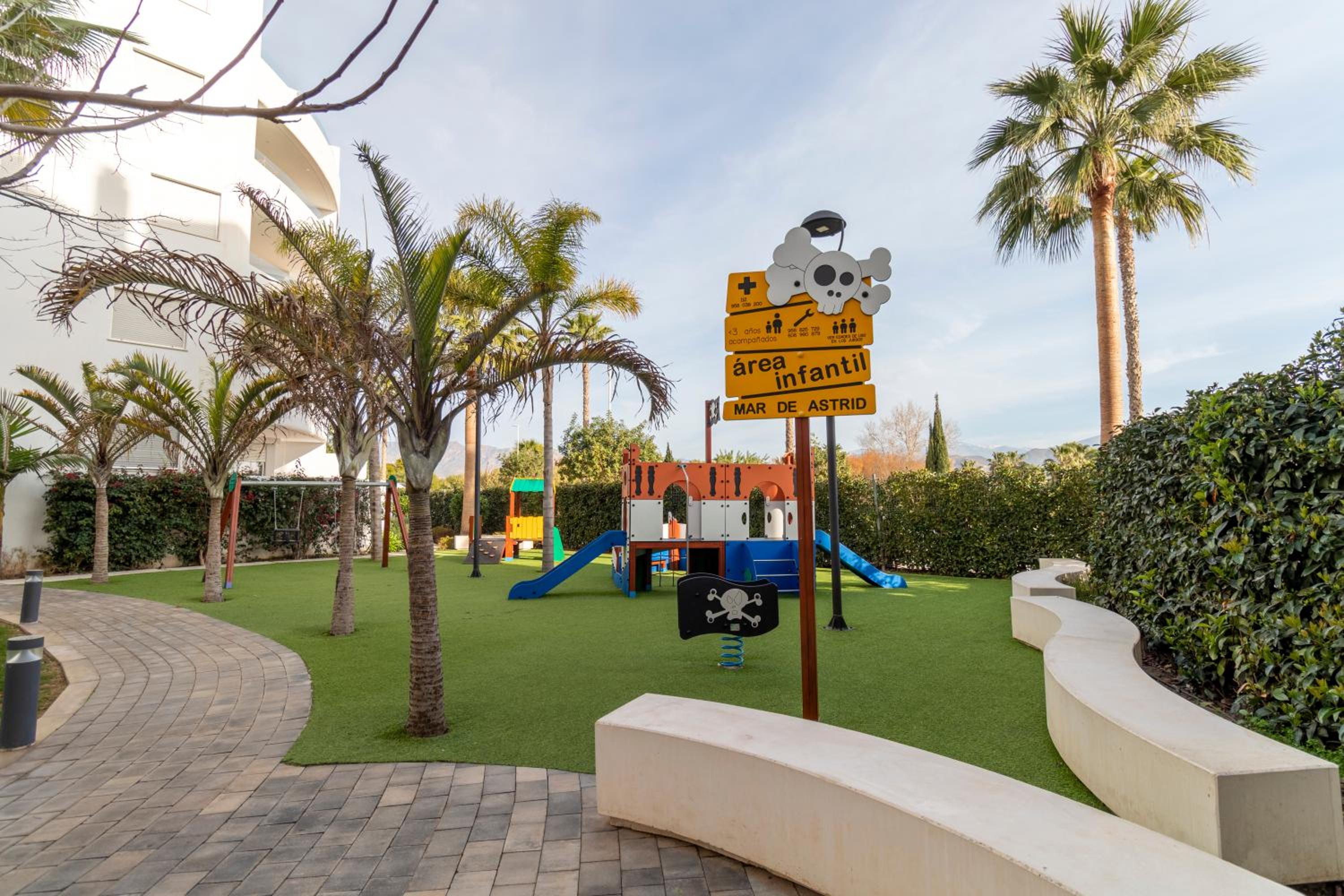 RentitSpain - Playa Granada - Apartamento Serena con Terraza con Vista al Golf