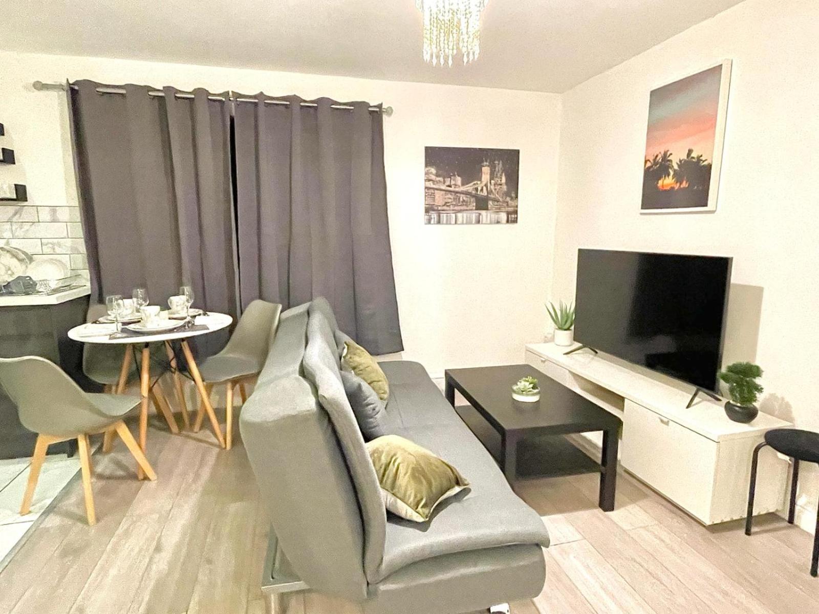 Lovely Modern 3 Bedroom House Doncaster, Family Contractor Friendly, Sleeps 6 view 2