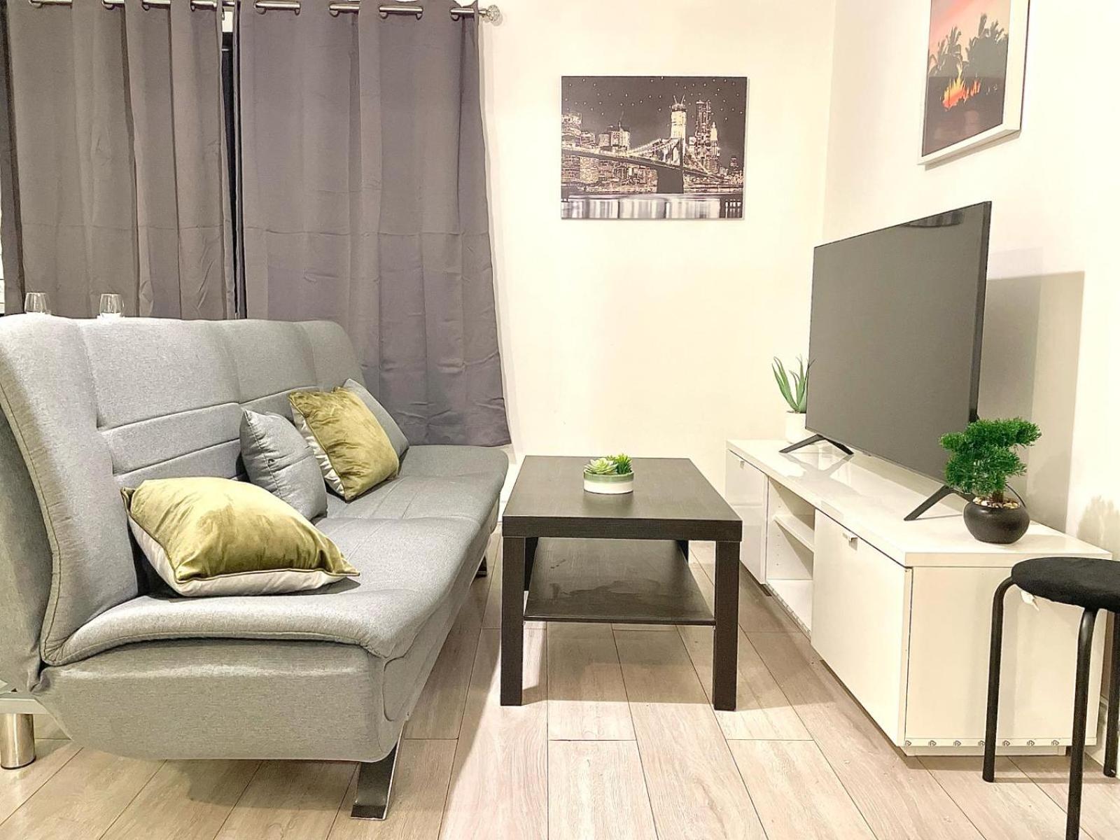 Lovely Modern 3 Bedroom House Doncaster, Family Contractor Friendly, Sleeps 6 view 3