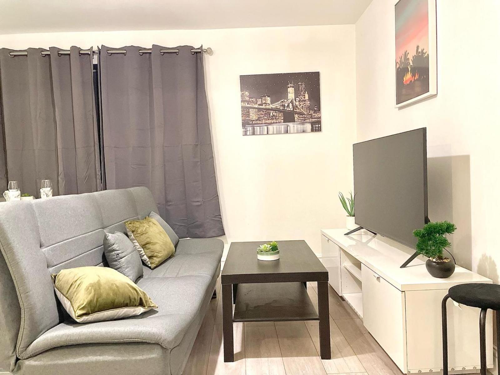 Lovely Modern 3 Bedroom House Doncaster, Family Contractor Friendly, Sleeps 6 view 5