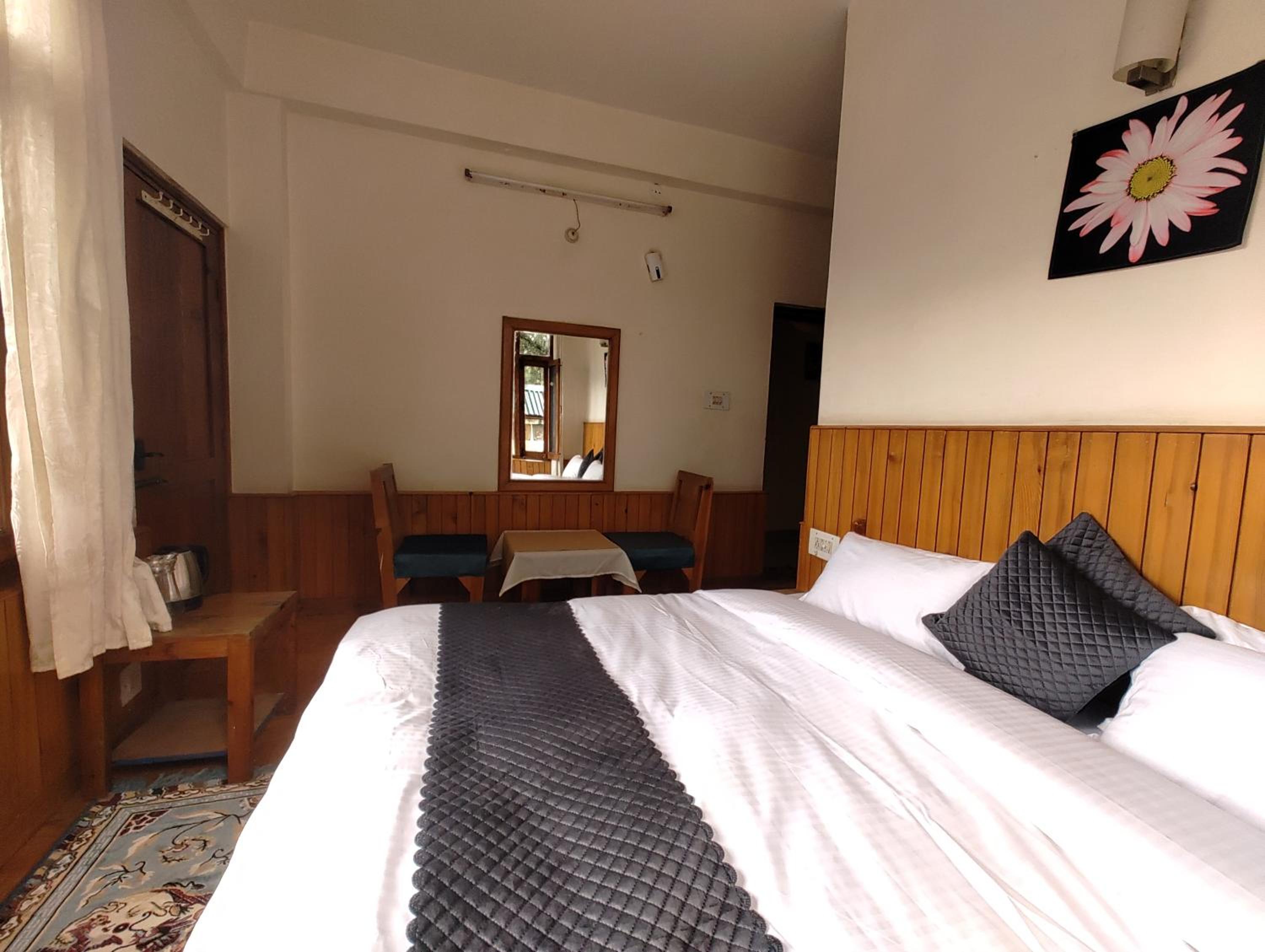 TSUKIMI Homestay, Naggar, Manali