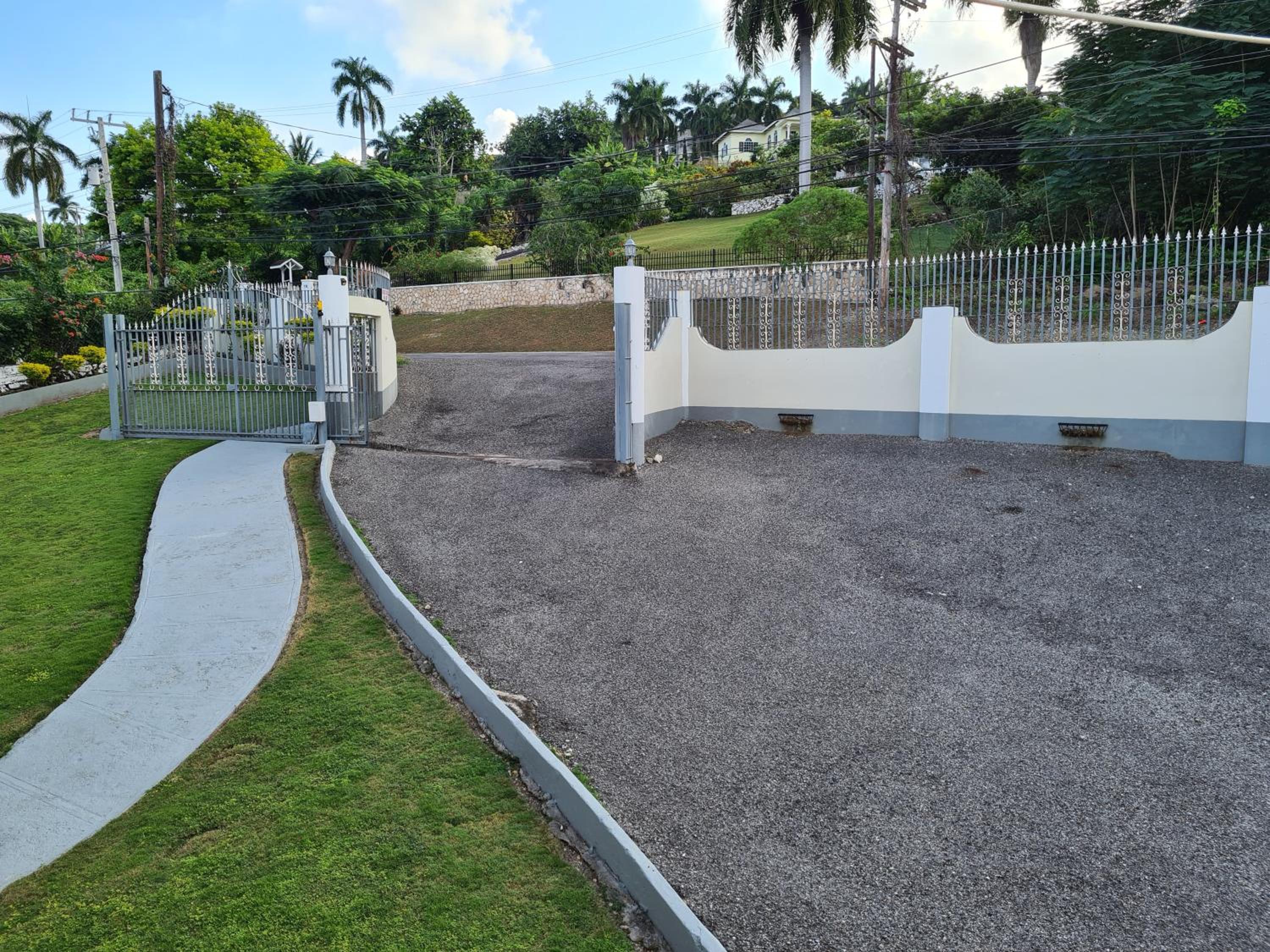 Beautiful 2-Bed Apartment in Montego Bay view 2