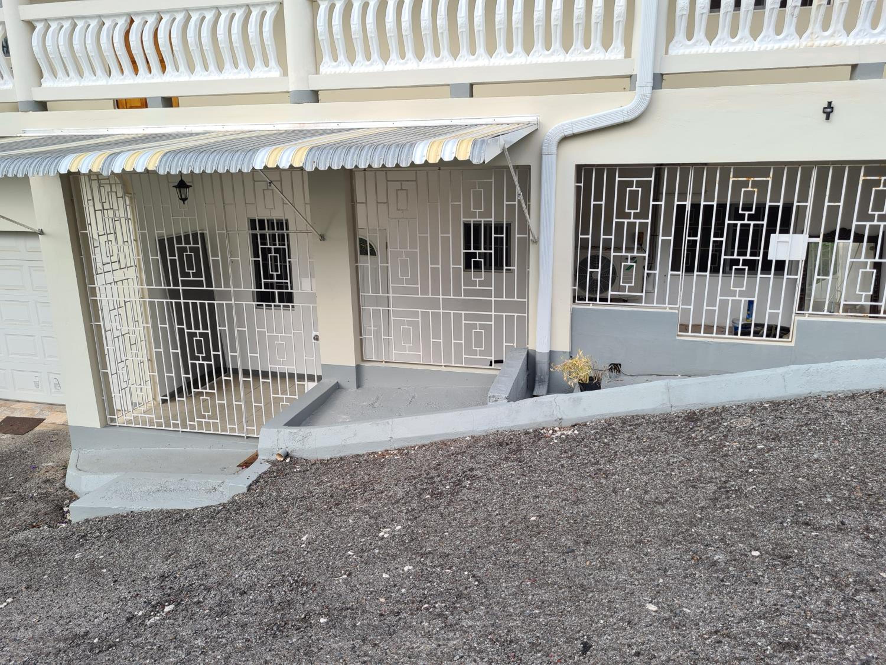 Beautiful 2-Bed Apartment in Montego Bay view 3