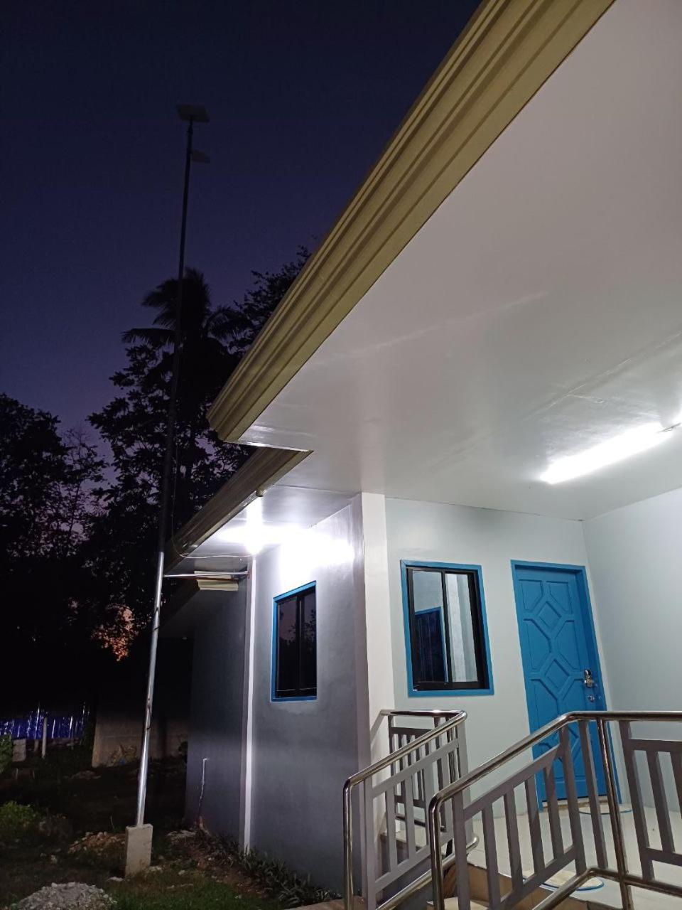 2br Hilltop Haven w/ Wi-Fi view 4
