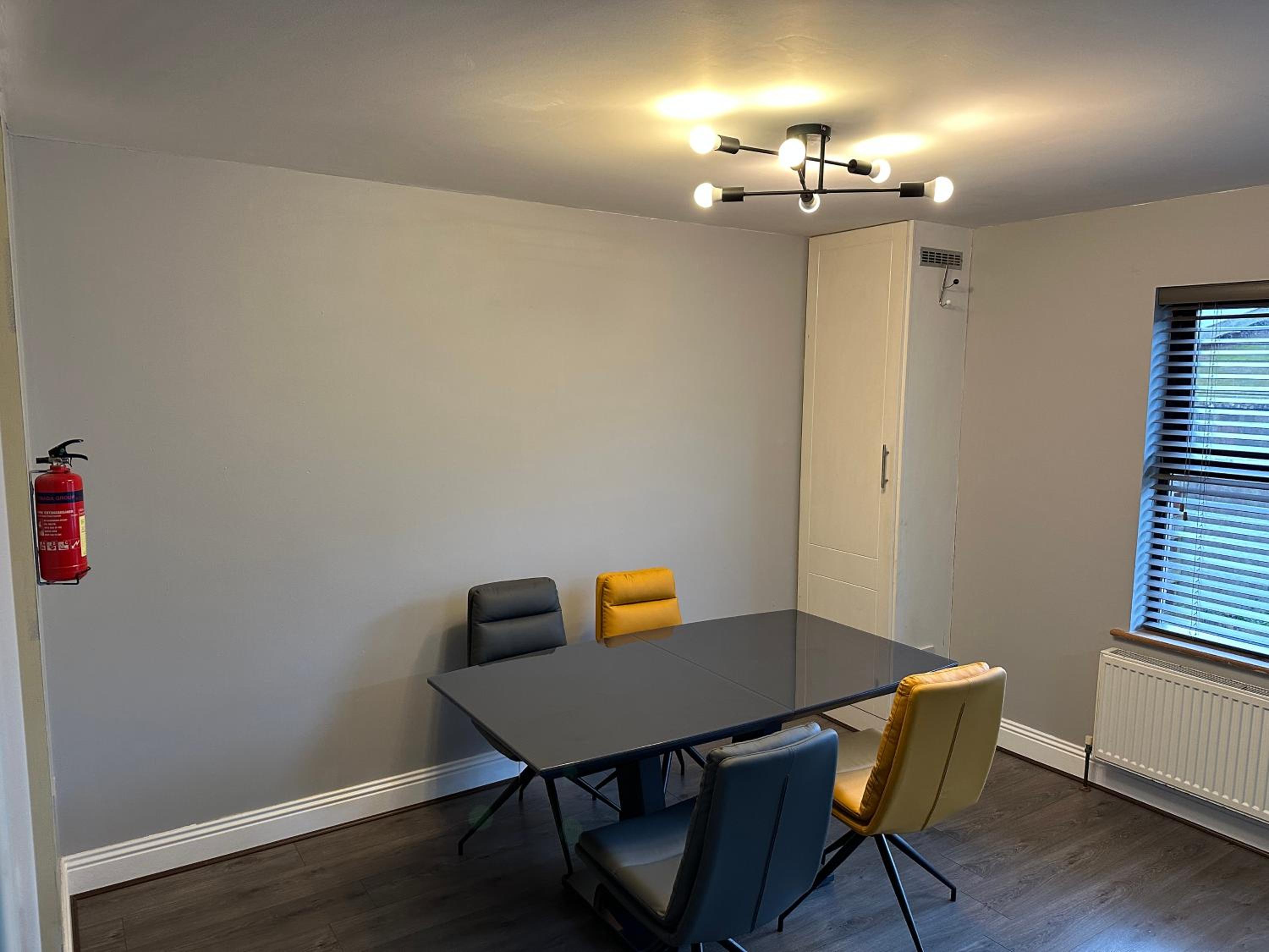 Hotel Cosy Room - Image 1