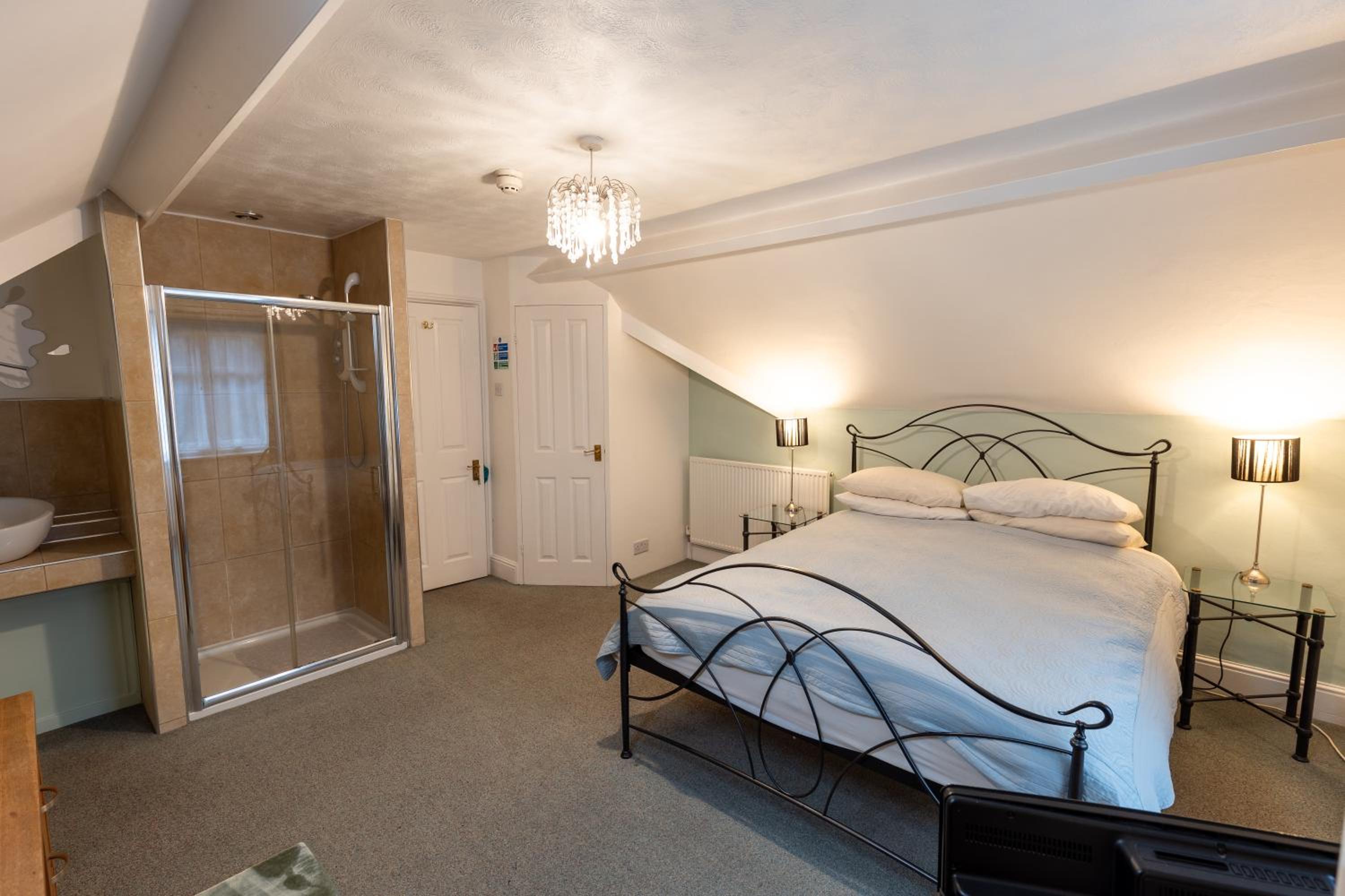 Big Sky Guest House- ROOM ONLY view 5