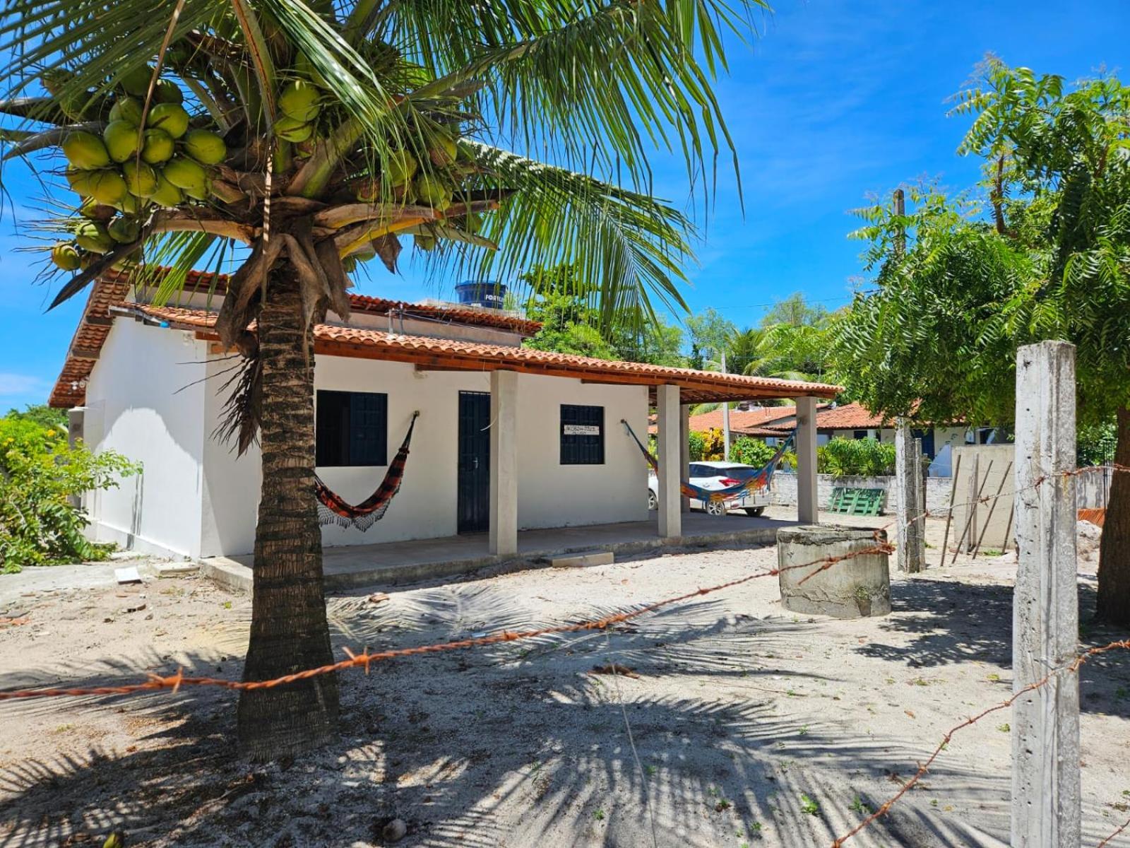 Aconchegante casa perto da praia da Enseada dos Golfinhos OBS não é Jaguaribe