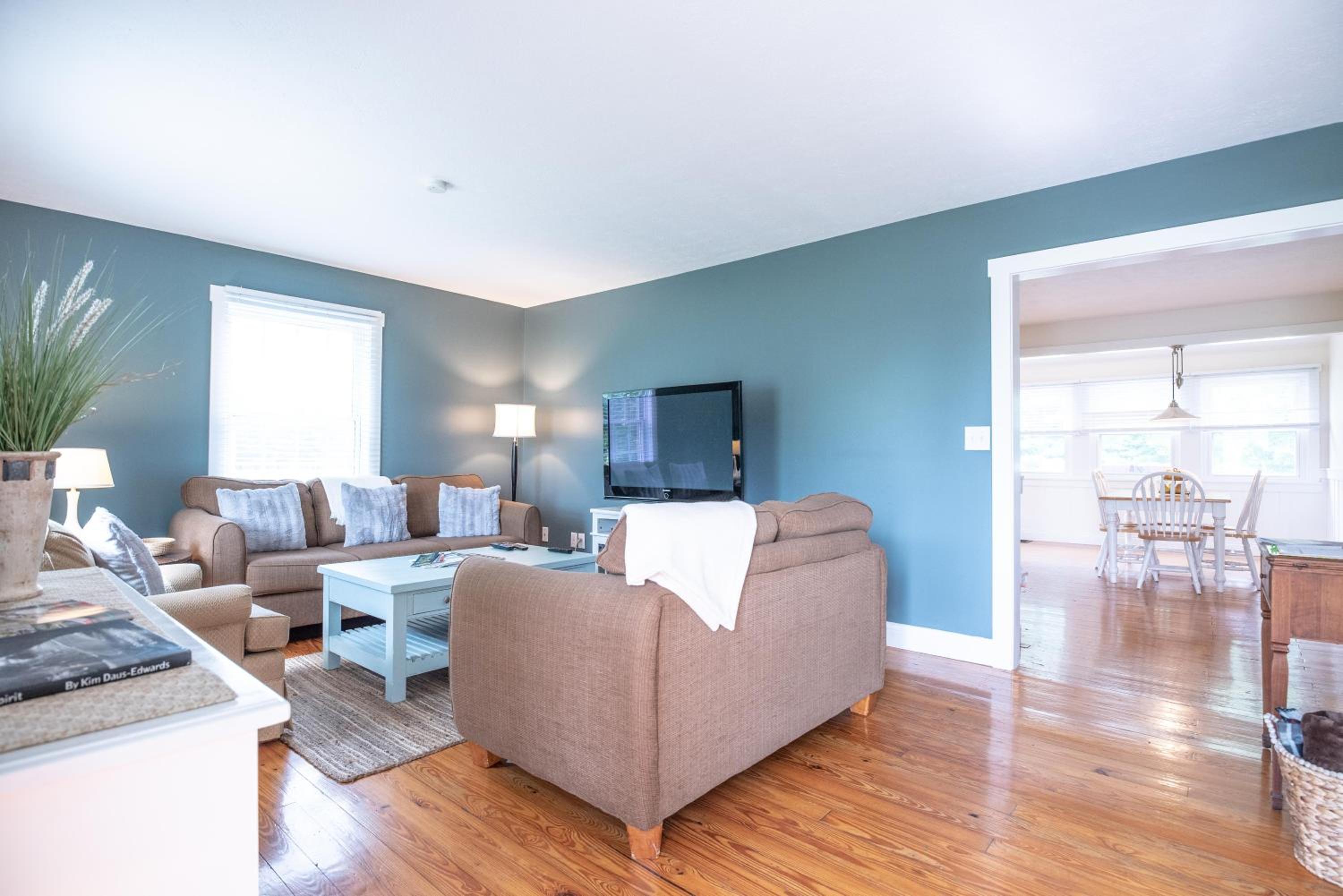 Bloomington Vacations - The Wayside Cottage - Property Image 3