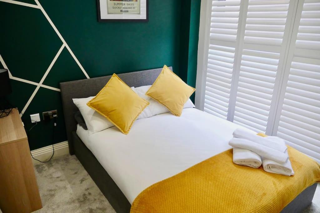Luxurious 3 Bed Townhouse Bham Centre view 2