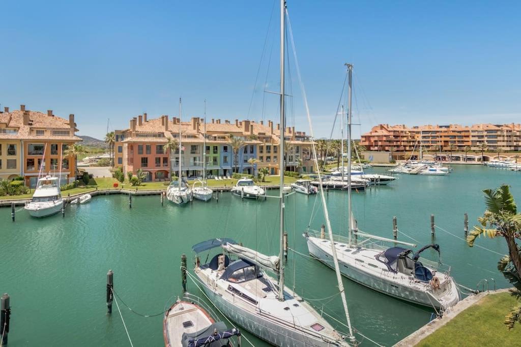 Beautiful penthouse overlooking marina channels