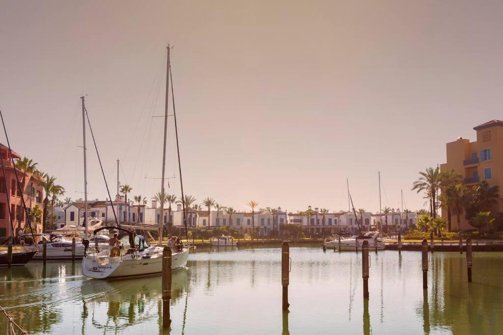 Beautiful penthouse overlooking marina channels