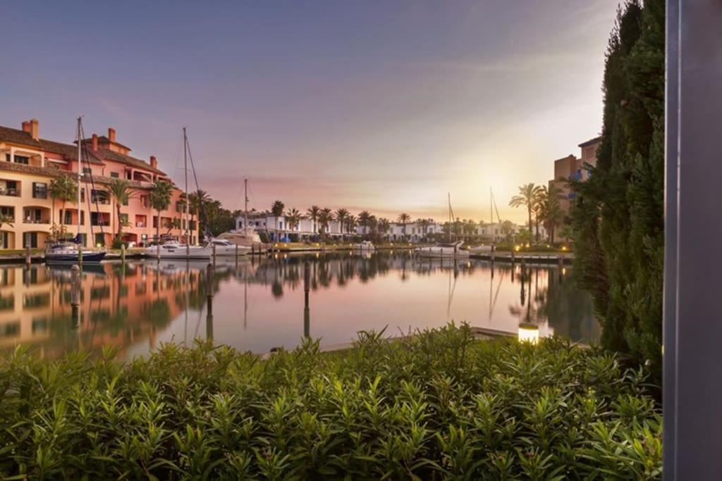 Beautiful penthouse overlooking marina channels