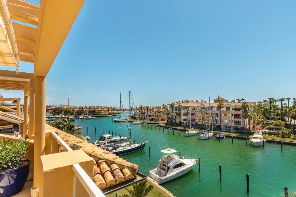 Beautiful penthouse overlooking marina channels