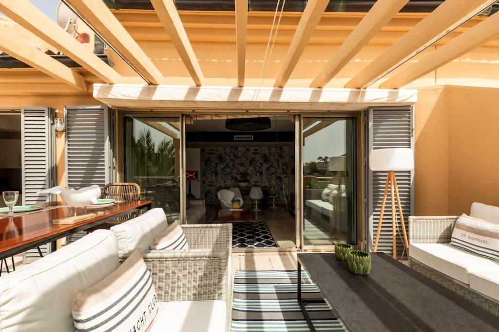Beautiful penthouse overlooking marina channels