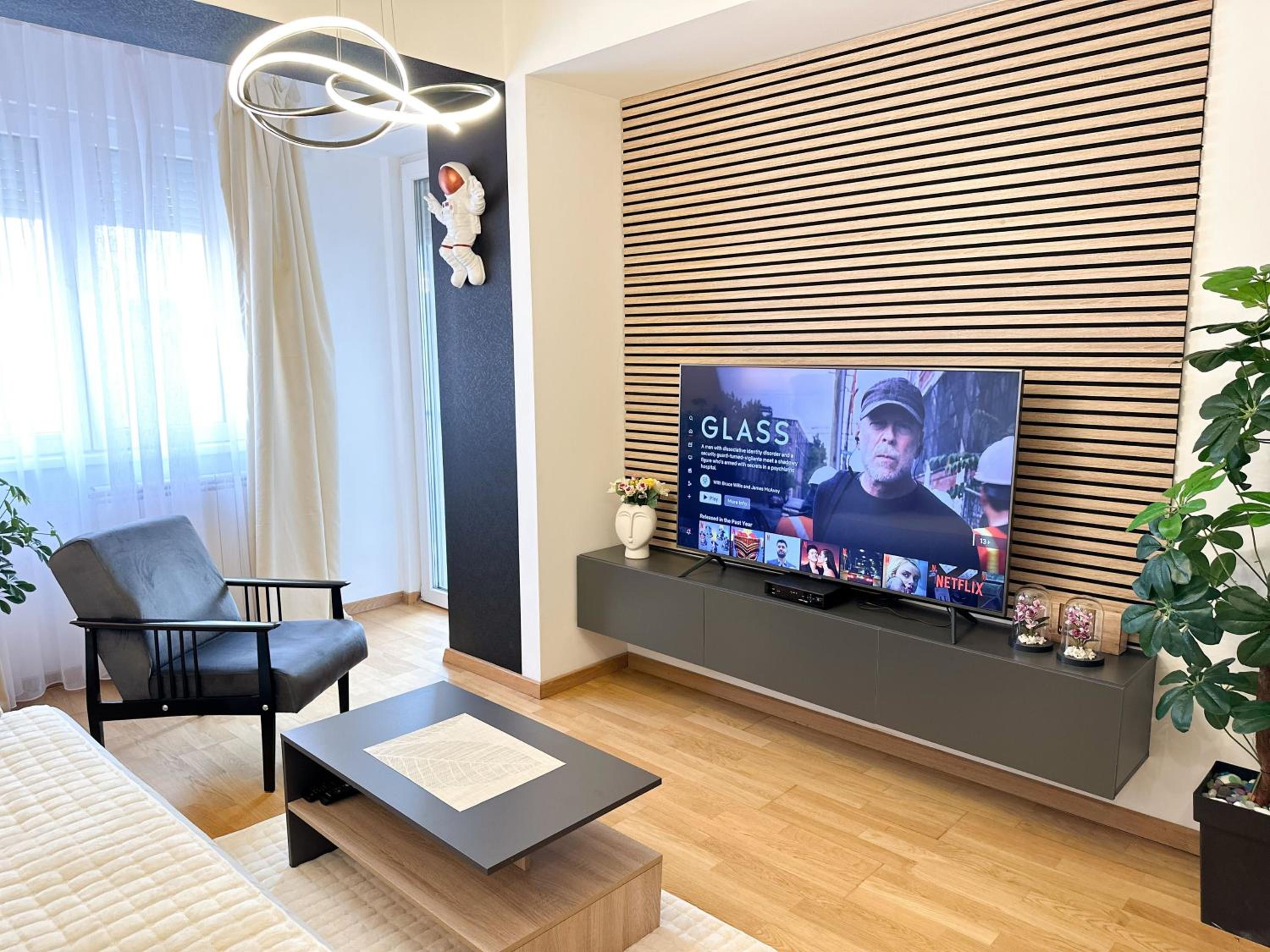 Centre Space Apartment - Best price in Skopje- Free public parking