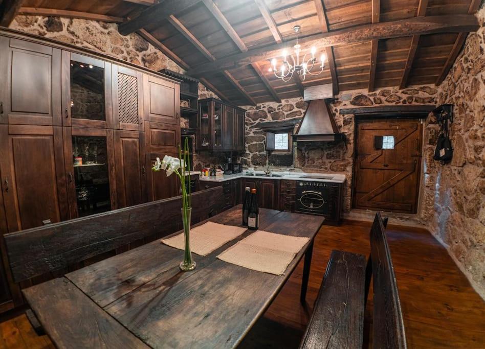 Os Queixeiros Rural House - Property Image 1