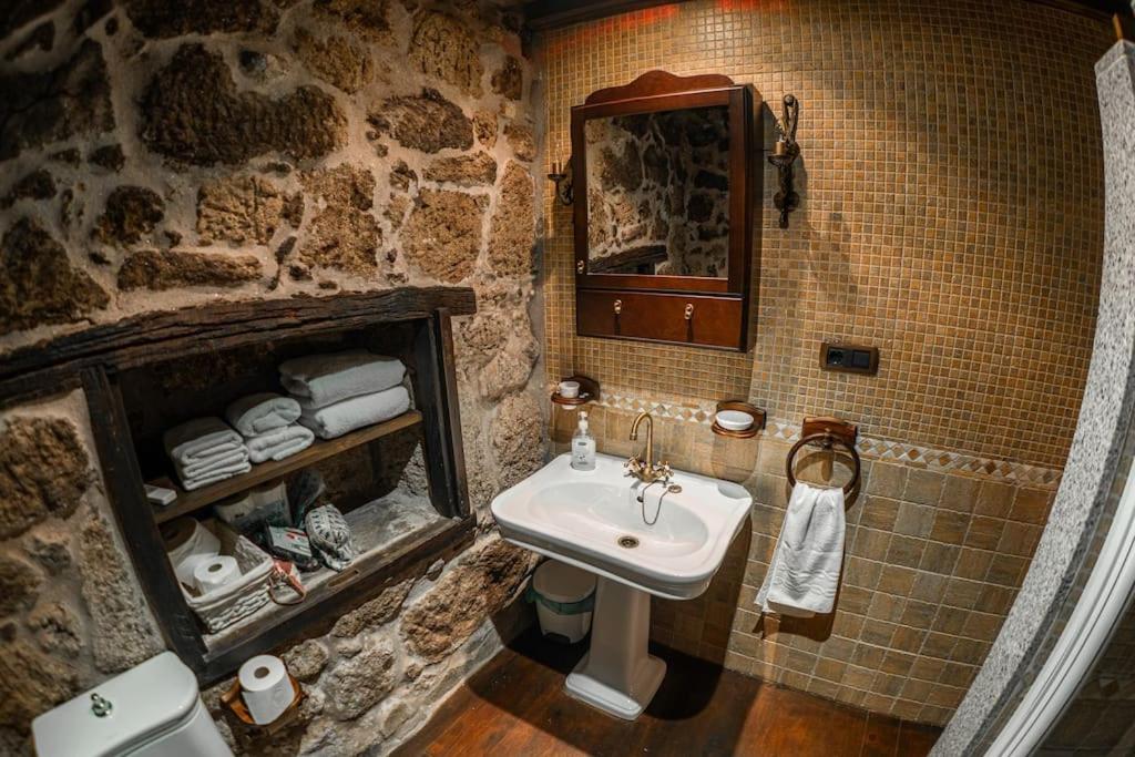 Os Queixeiros Rural House - Property Image 6