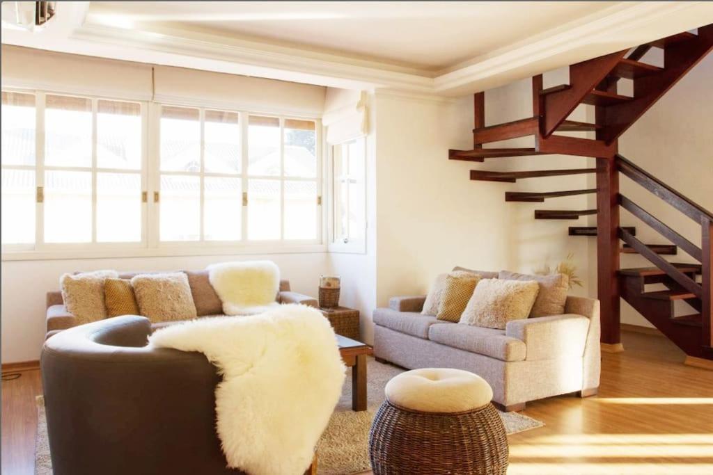 GRAMADO CENTRO - Charmoso triplex