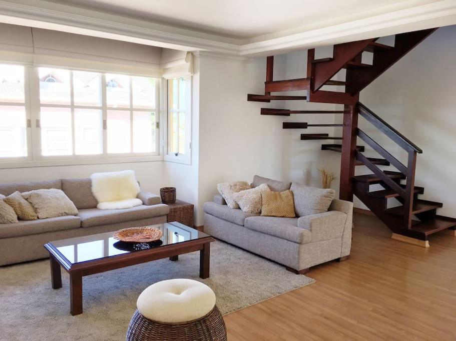 GRAMADO CENTRO - Charmoso triplex