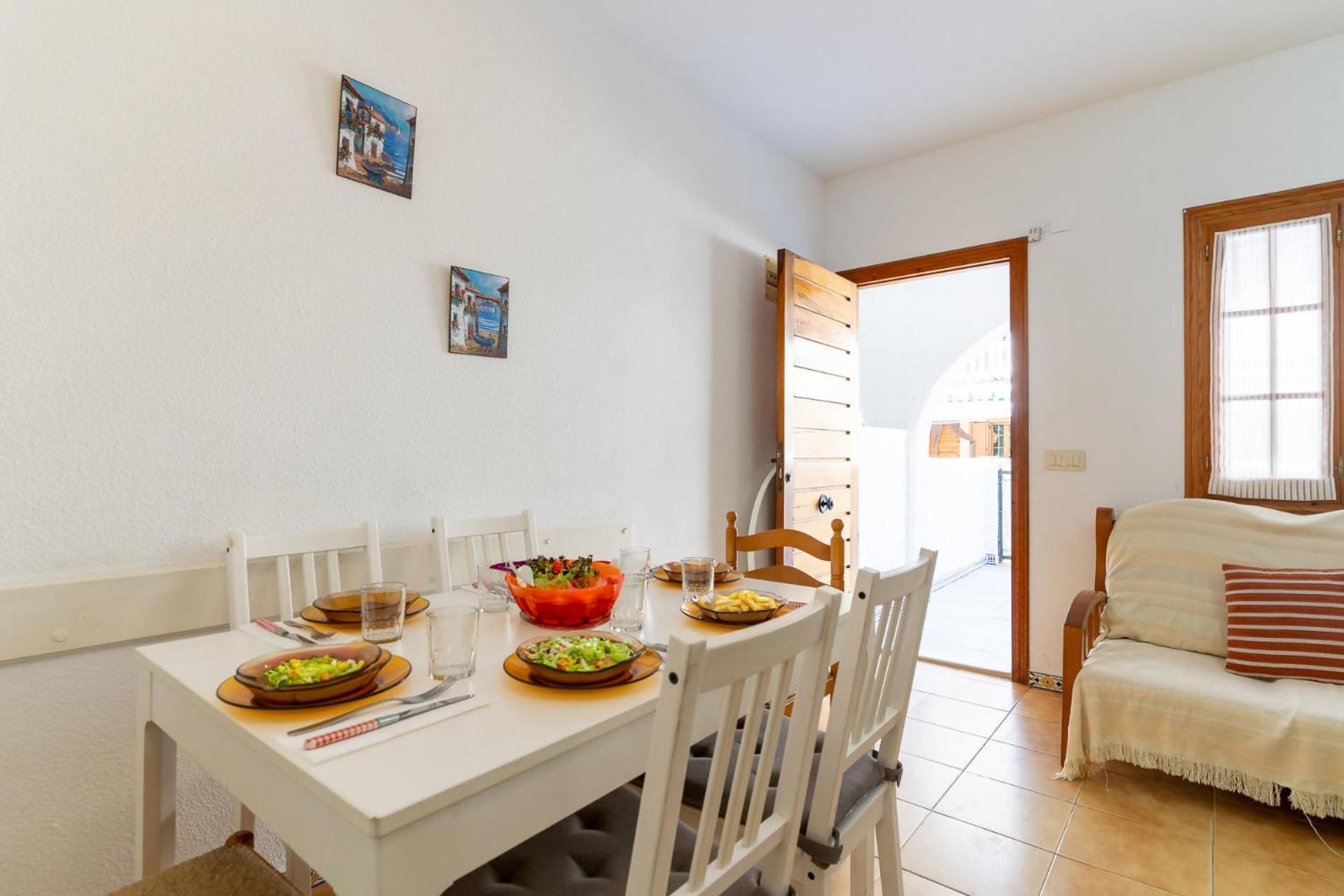 rentafive - Parking - Frente a la playa - Tamarit