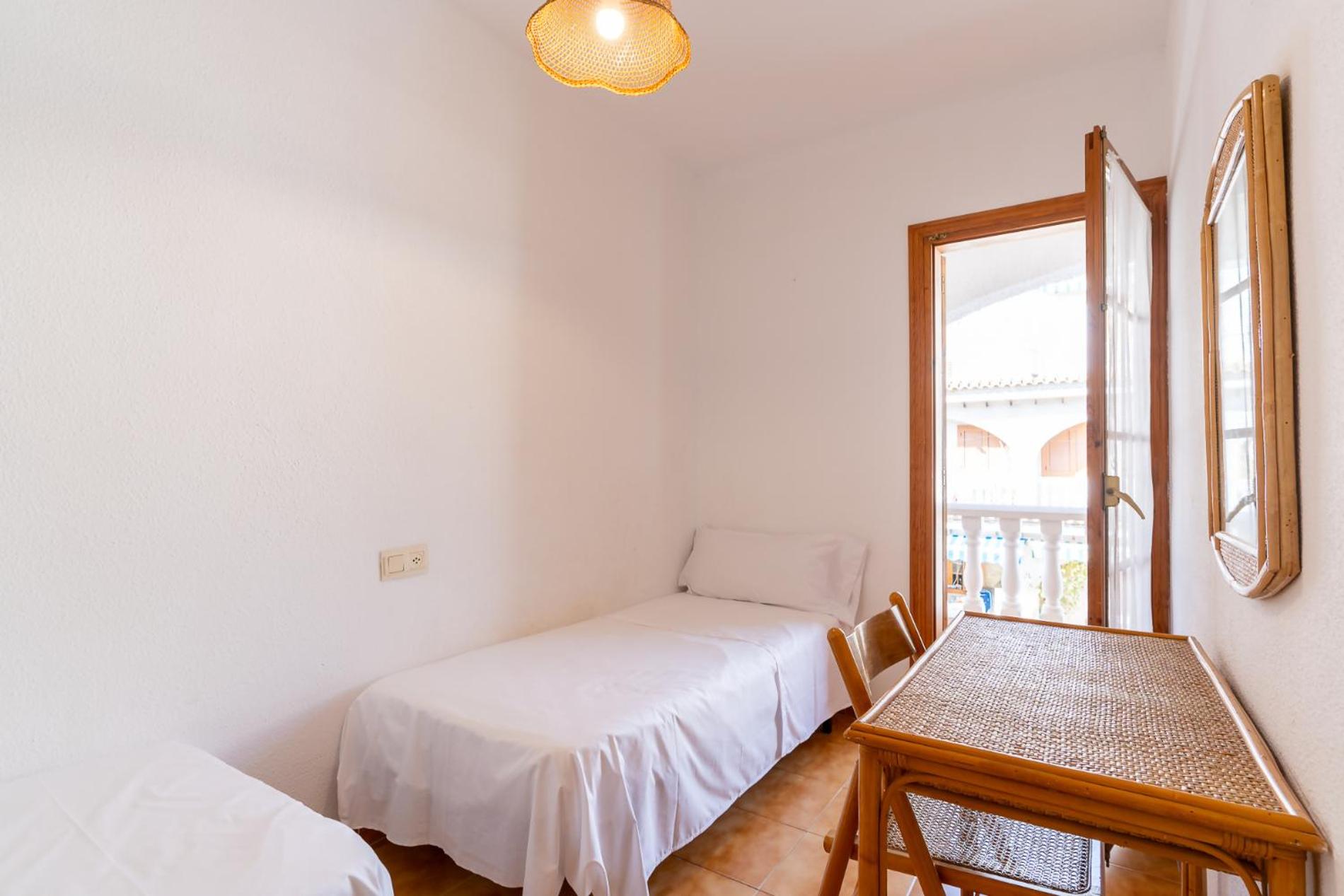 rentafive - Parking - Frente a la playa - Tamarit