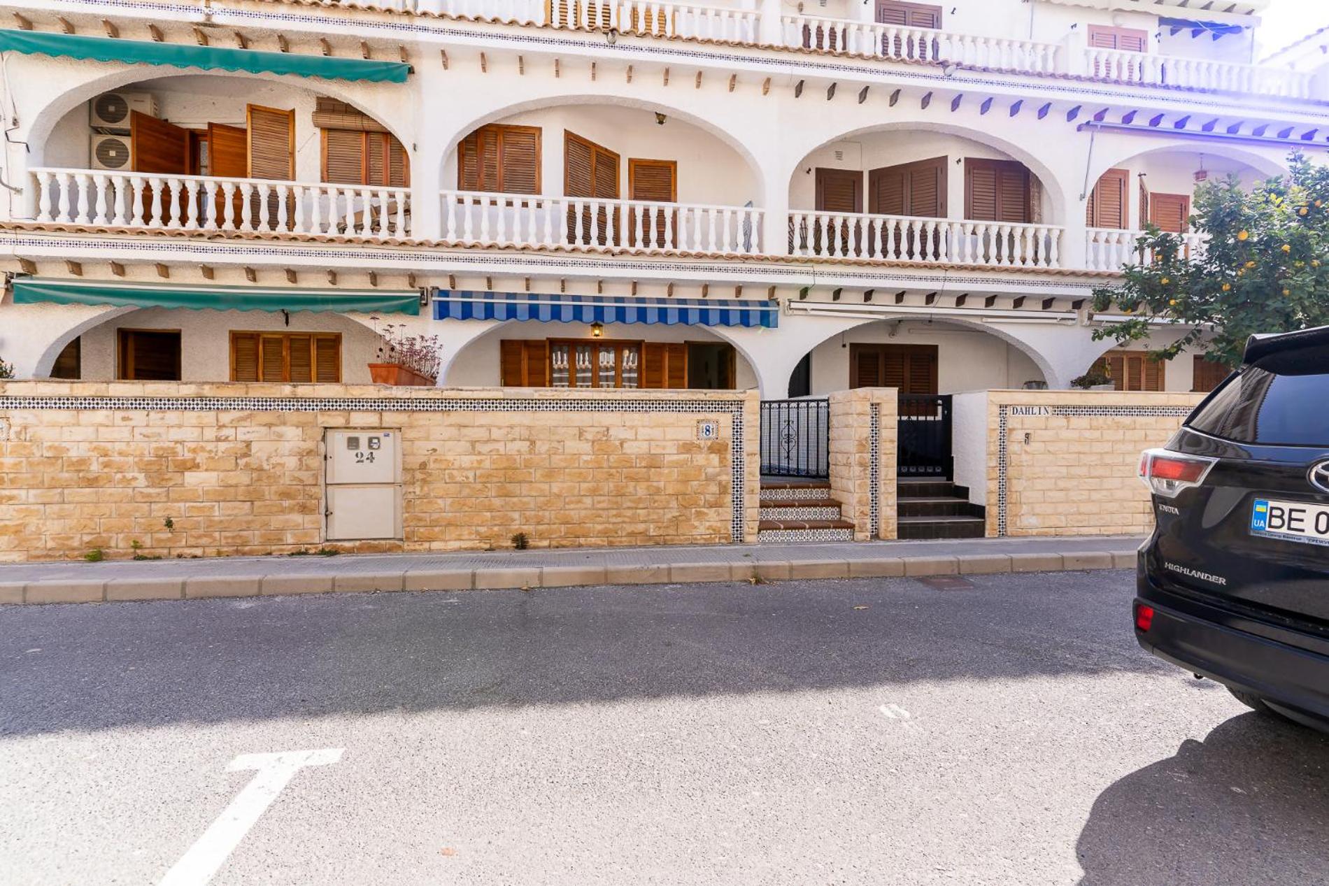 rentafive - Parking - Frente a la playa - Tamarit