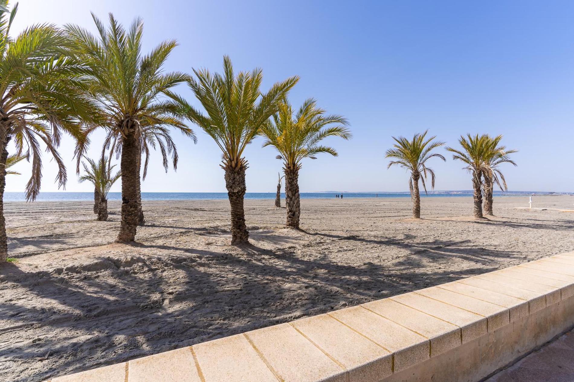 rentafive - Parking - Frente a la playa - Tamarit