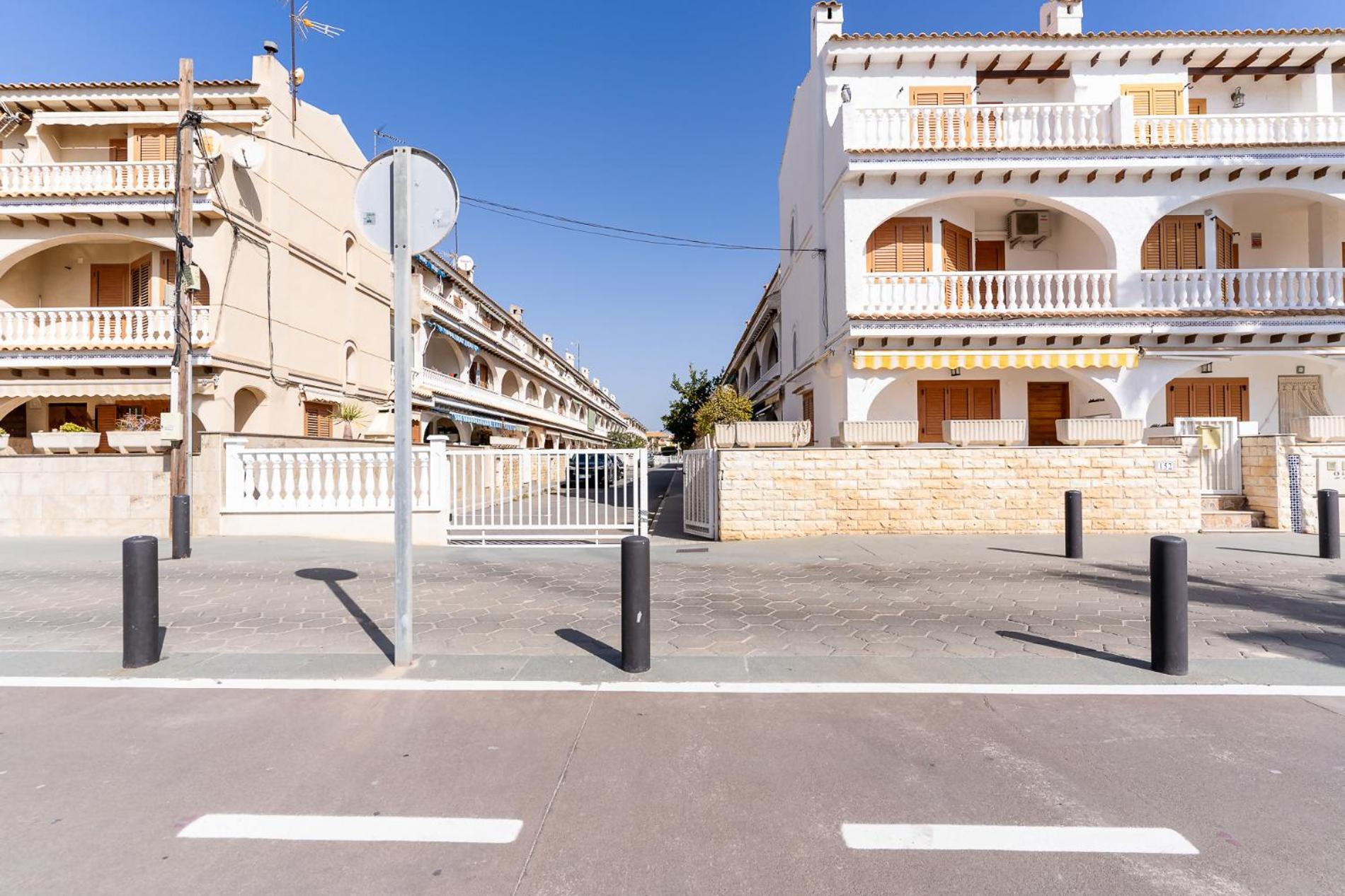 rentafive - Parking - Frente a la playa - Tamarit
