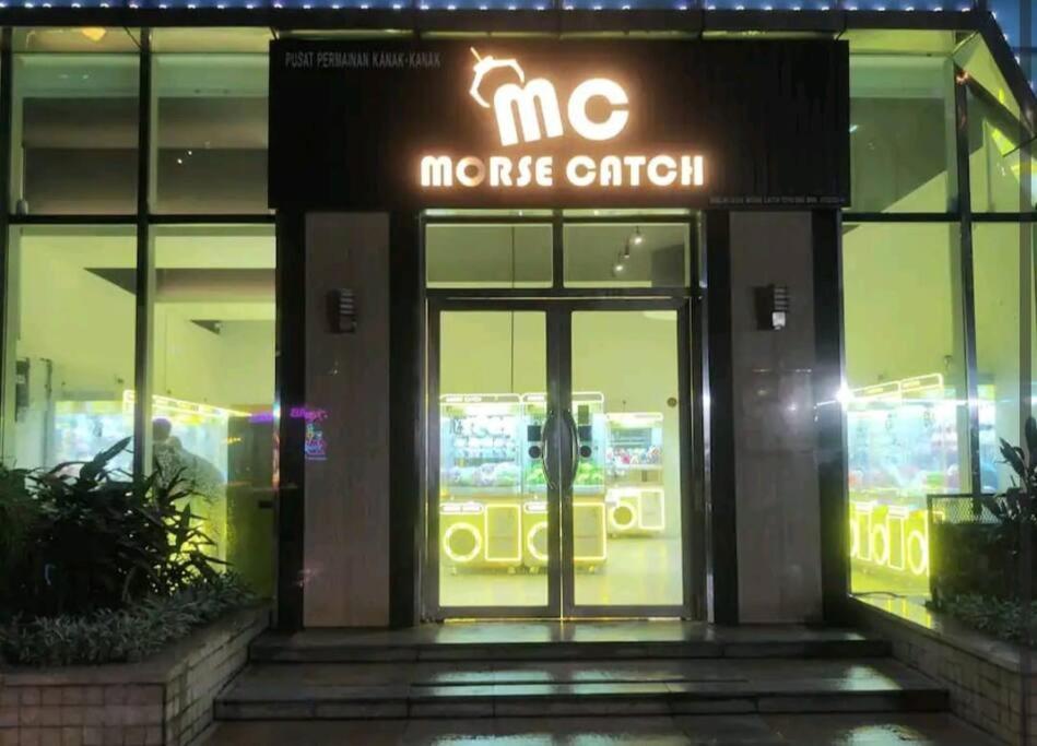 seaview beach4-13pax ksl CIQ midvalley johor bahru