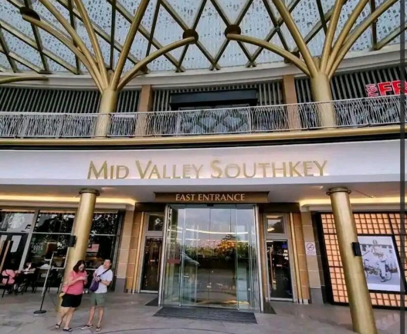 seaview beach4-13pax ksl CIQ midvalley johor bahru