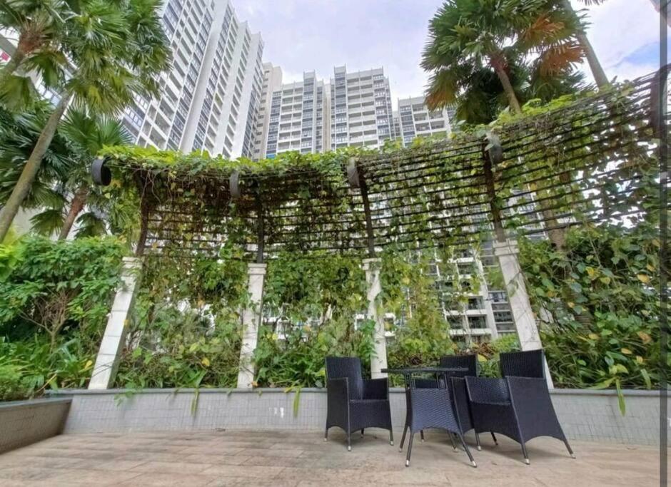 seaview beach4-13pax ksl CIQ midvalley johor bahru