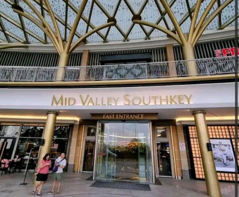 seaview beach4-13pax ksl CIQ midvalley johor bahru