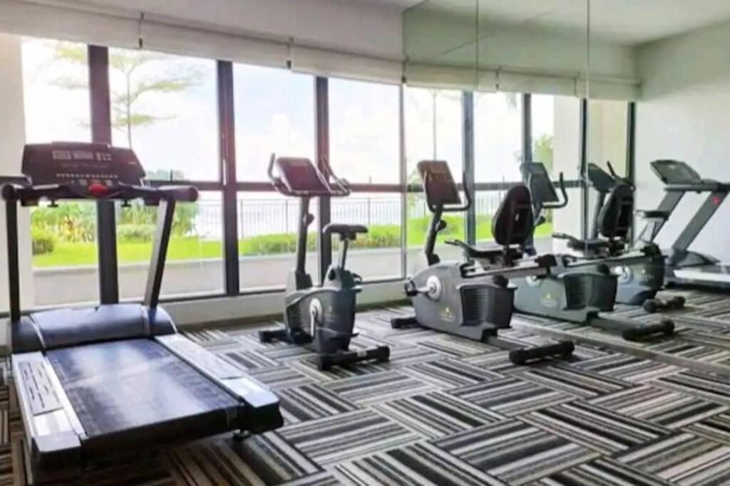 seaview beach4-13pax ksl CIQ midvalley johor bahru