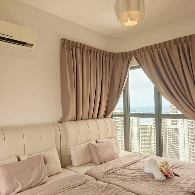 seaview beach4-13pax ksl CIQ midvalley johor bahru