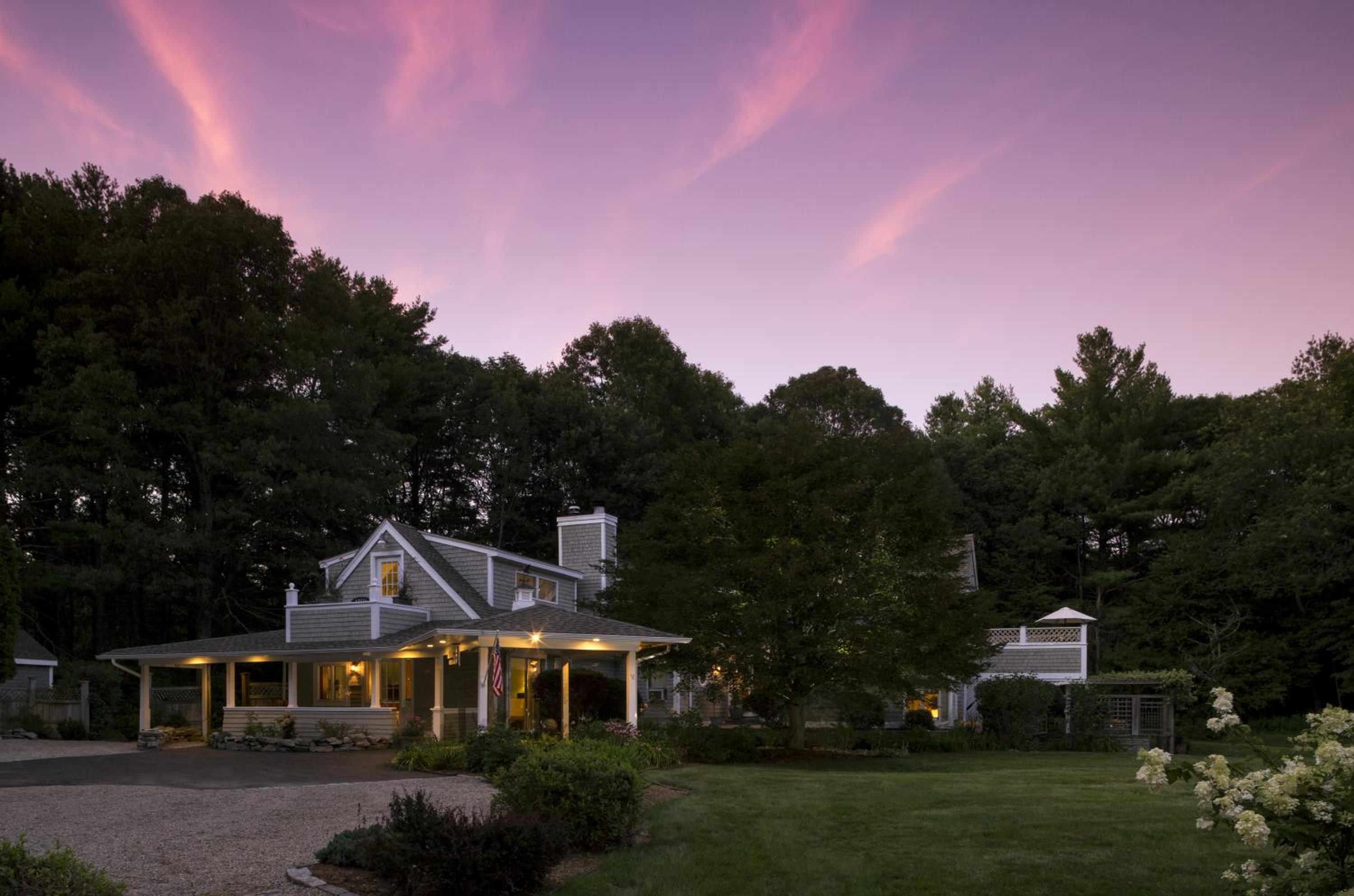 Abbey's Lantern Hill Inn